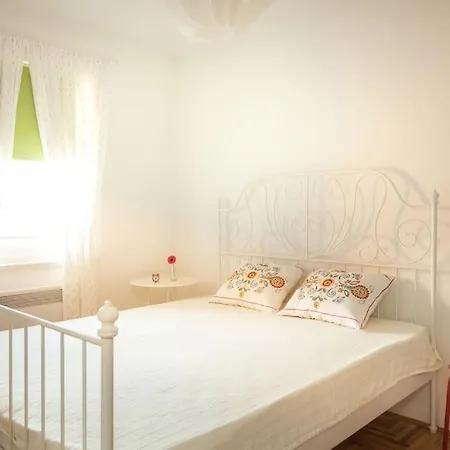 Apartman Lovely Near Airport