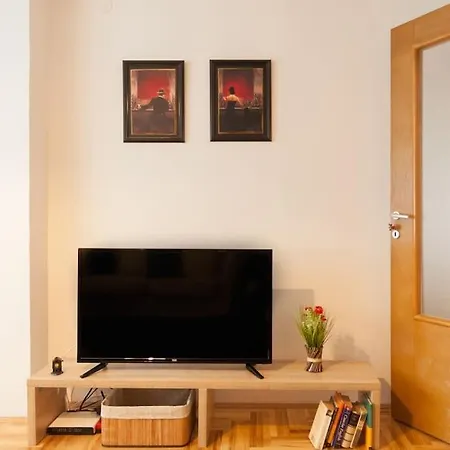 Lovely Near Airport Apartment *